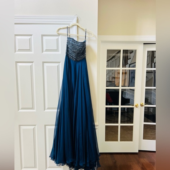 Sherri Hill Elegant Navy beaded Gown size 00 - Picture 1 of 12
